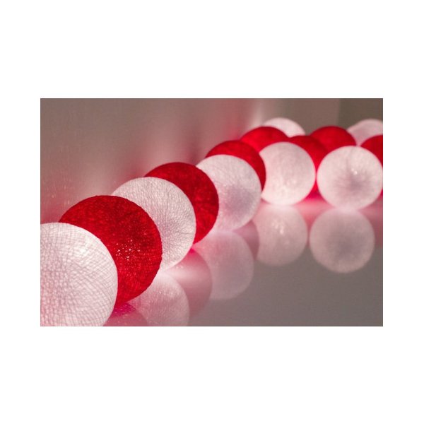 1 Set Of 20 Led Red White 5Cm Cotton Ball Battery Powered Lights