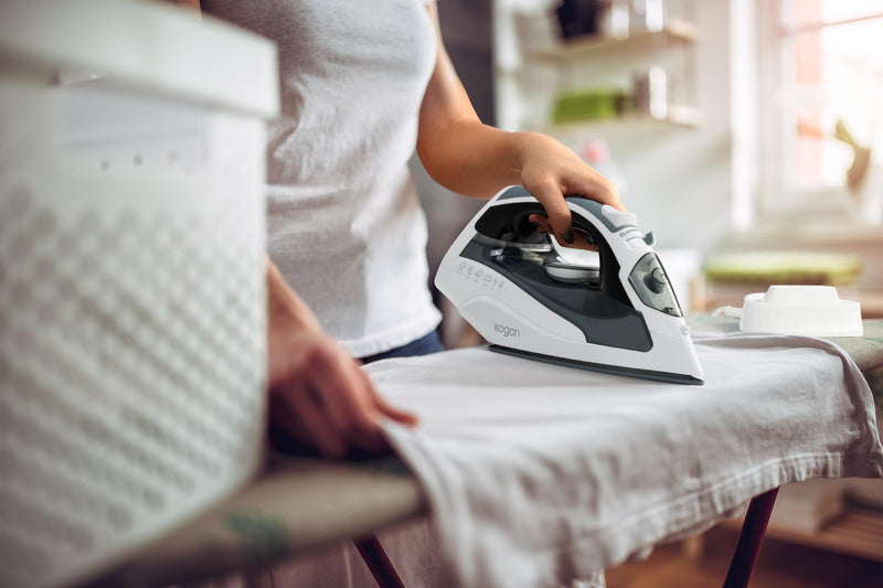 Kogan 2400W DuoGlide Cordless and Corded Steam Iron