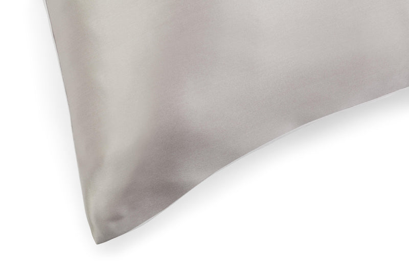 Ovela Set of 2 Mulberry Silk Pillowcases (Silver)