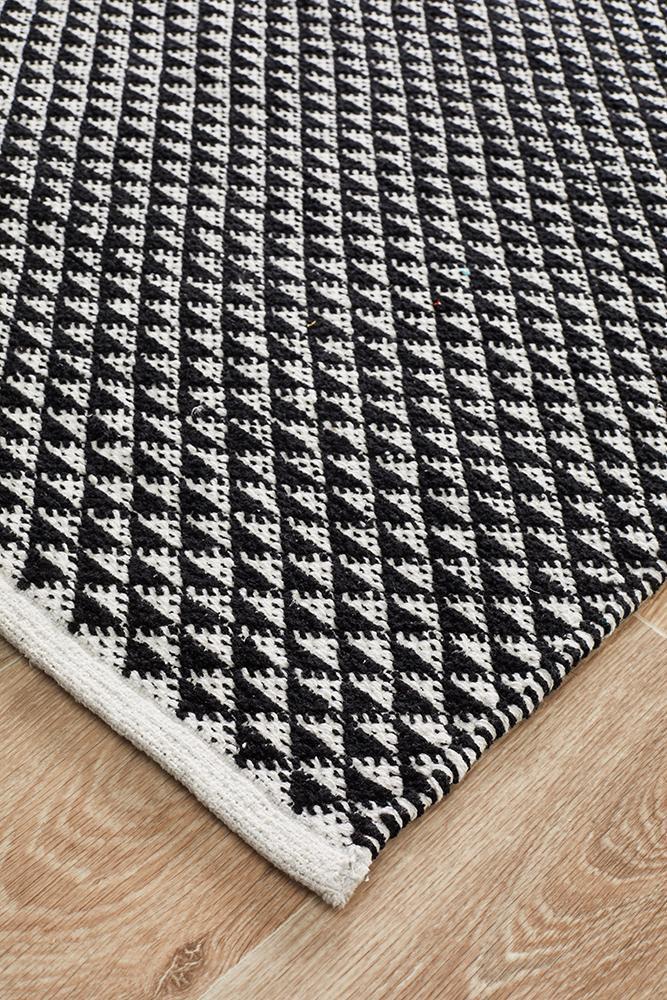 Spirit Finn Flat Woven Triangles Black Rug