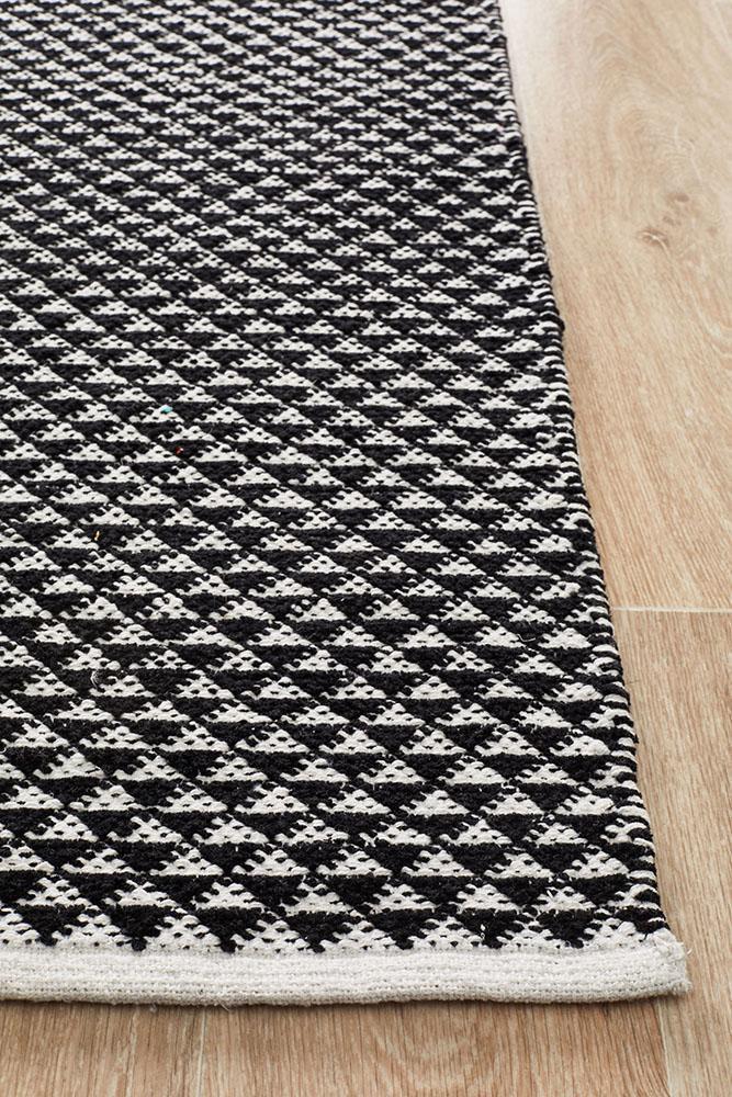 Spirit Finn Flat Woven Triangles Black Rug