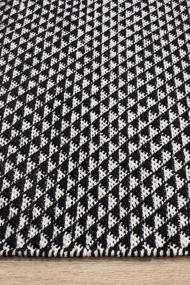 Spirit Finn Flat Woven Triangles Black Rug