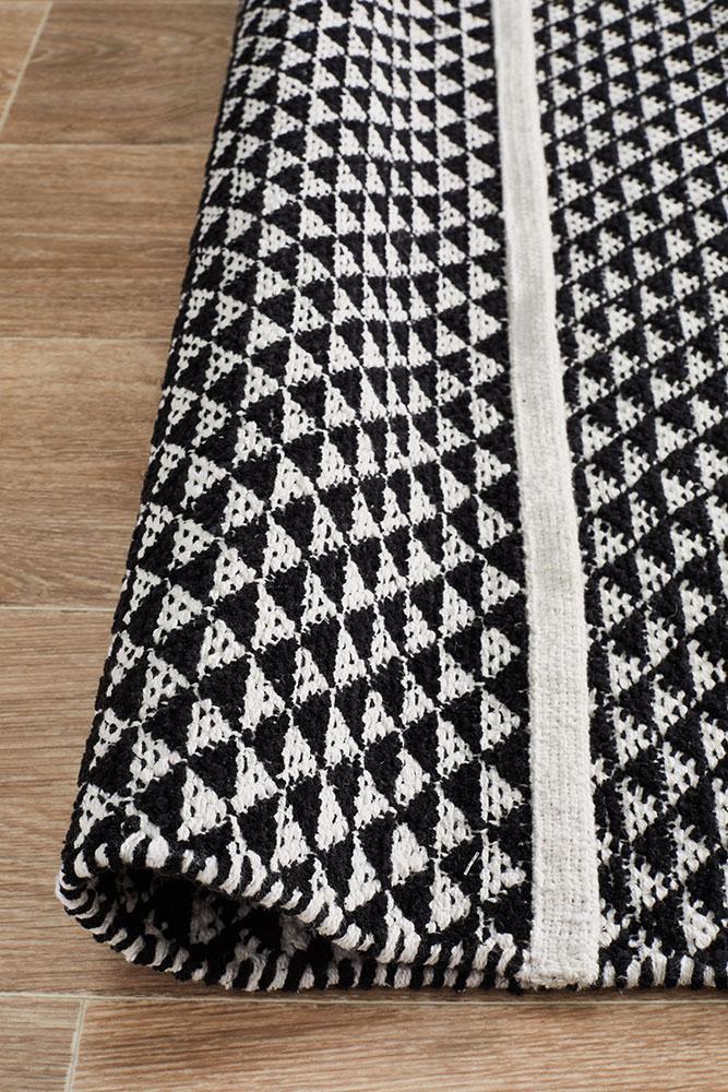 Spirit Finn Flat Woven Triangles Black Rug
