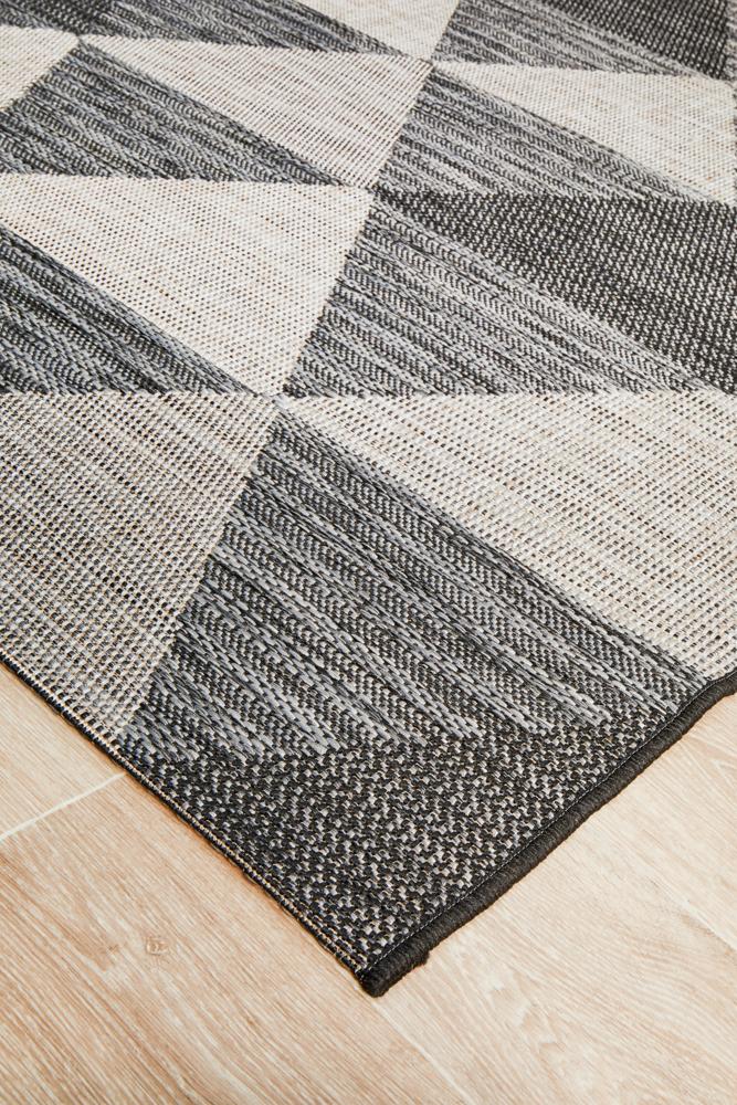 Terrace Driehoek Black Rug