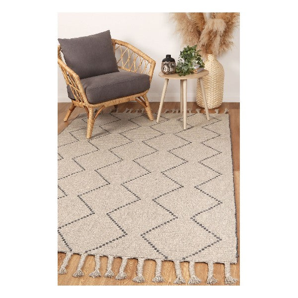 Leilani Diamond Tassel Ash Rug